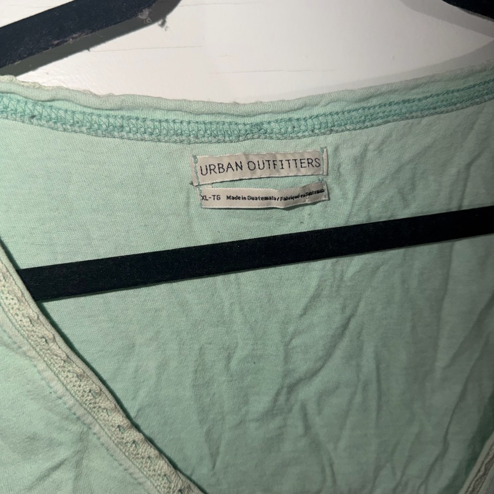 Urban Outfitters Light Green V-Neck Crop Top - Picture 2 of 3